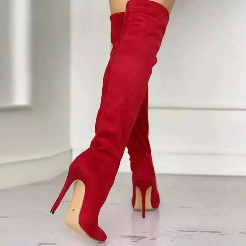charme pour ces bottes femmes montante en daim a talons éguilles et bout pointues