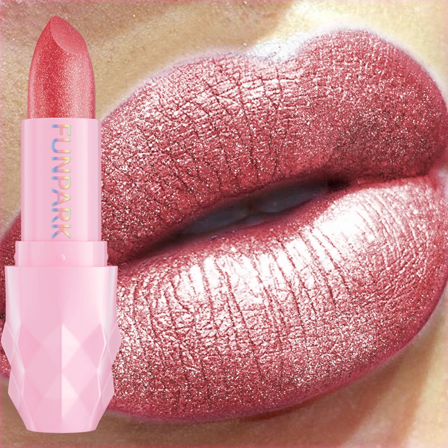Rouge à lèvres FUMMARIK sur lèvres rose mauve à paillettes, brillance intense