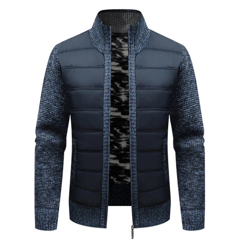 Cardigan homme doublé polaire bleu marine, manches tricot, panneaux matelassés, zip.