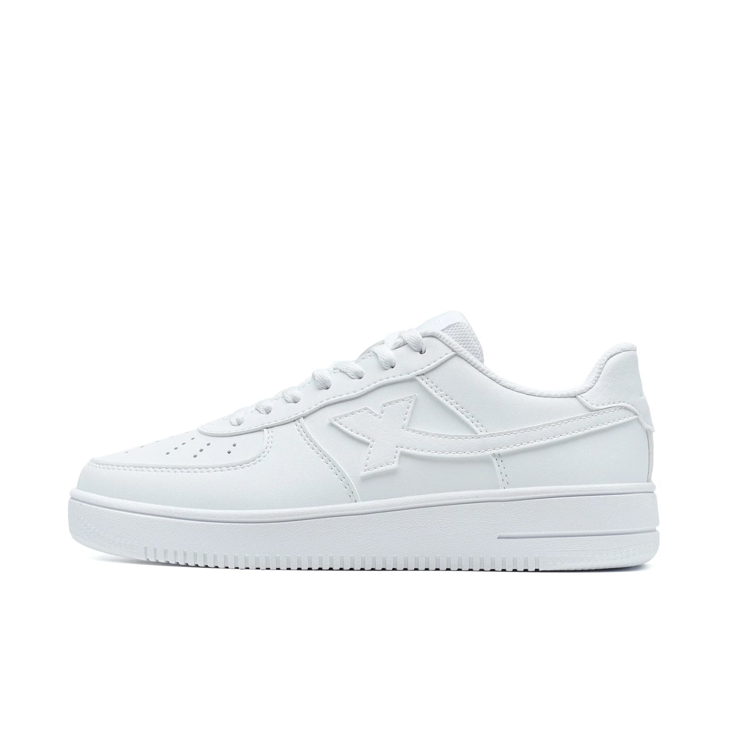 Chaussure de skate Xtep blanche, vue latérale, logo étoile en surpiqûre, semelle épaisse