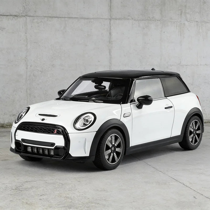 Modèle réduit Mini Countryman S 1:18 blanc, roues à jantes noires et phares ronds