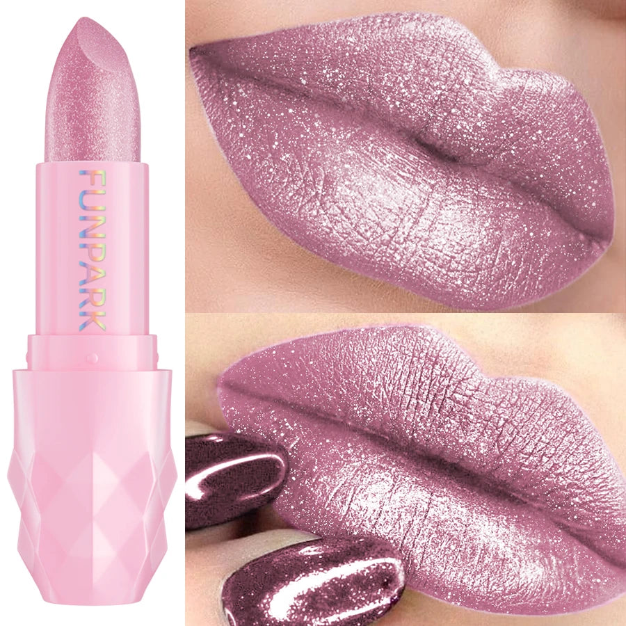 Rouge à lèvres FUMMARIK et lèvres rose mauve nacré, effet paillettes scintillantes