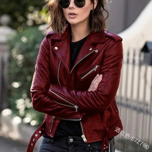 "Un blouson en cuir intemporel, pour une allure à la fois raffinée et audacieuse.