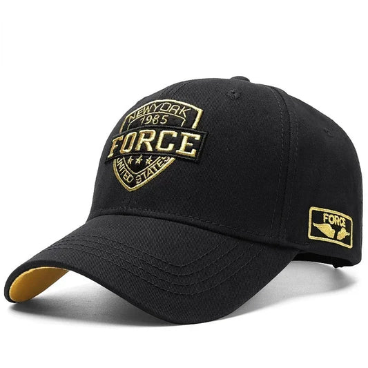 Casquette de baseball noire, broderie dorée « FORCE » et écusson New York 1985.