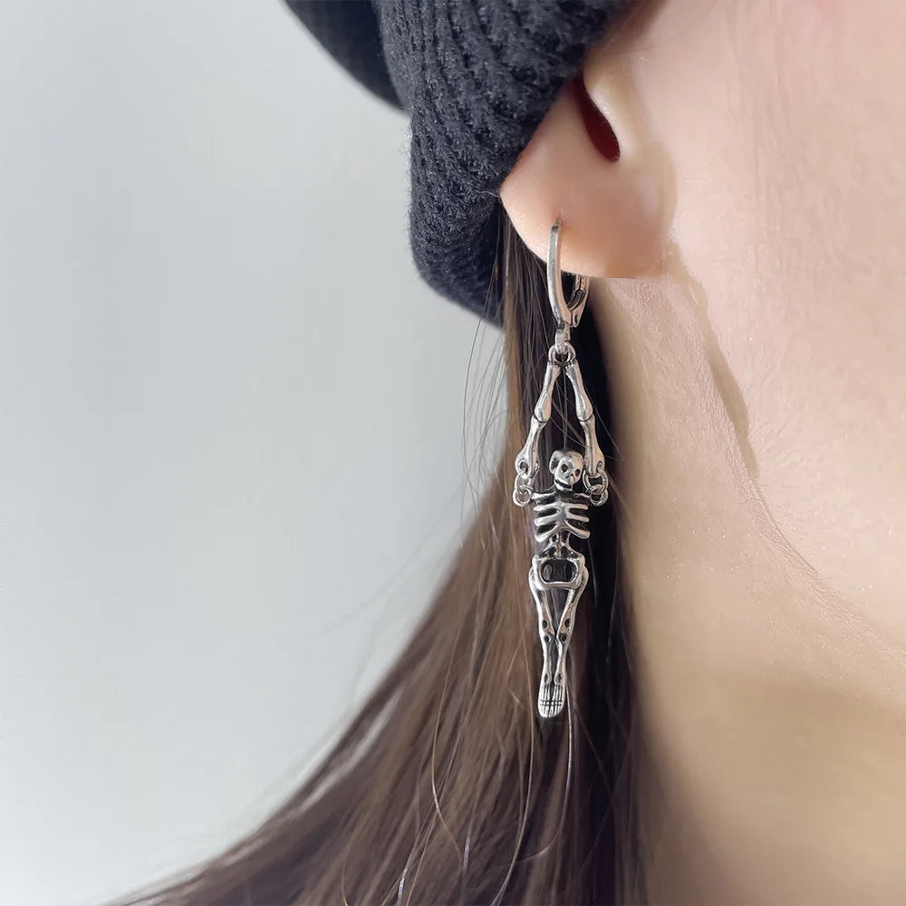 Boucles d'oreilles squelette argenté idéal pour halloween
