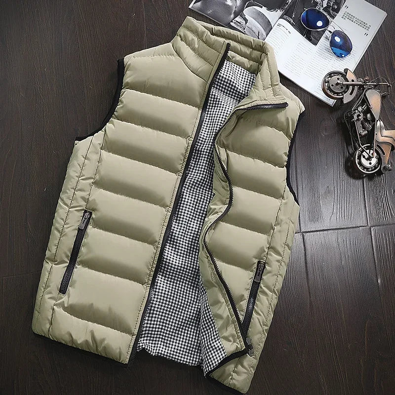 Gilet matelassé sans manches vert kaki clair, fermeture zippée, col montant, poches zippées