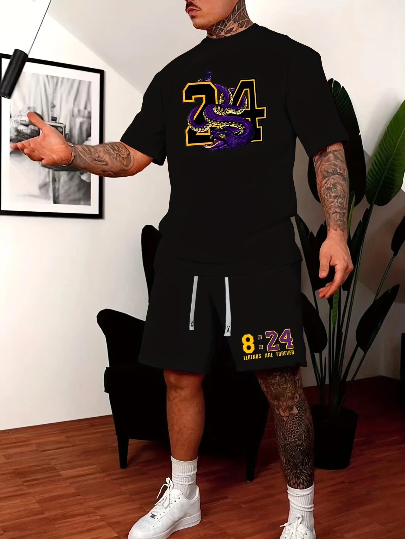 Ensemble t-shirt imprimé et short homme noir : 24 serpent au dos, 8:24 sur le short