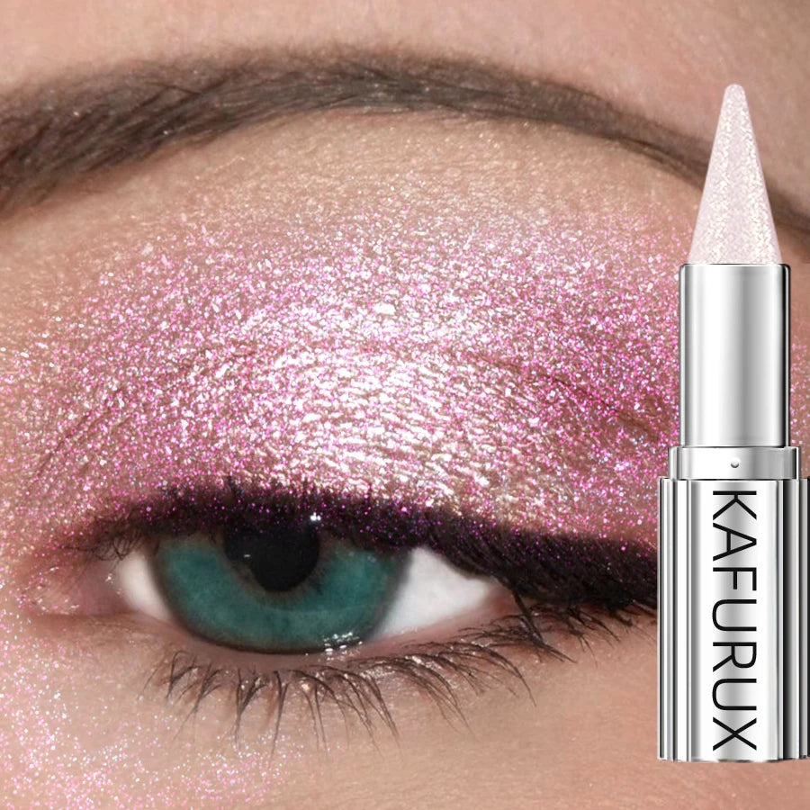 Crayon fard à paupières rose brillant à paillettes, stick argenté à côté
