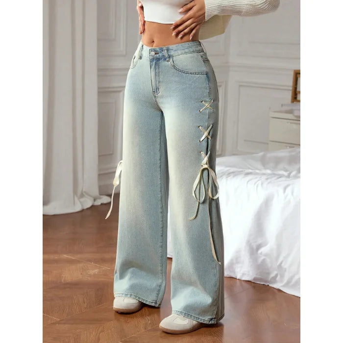 Pantalon jean femme taille haute bleu clair, jambes larges, laçage et ruban à l’avant