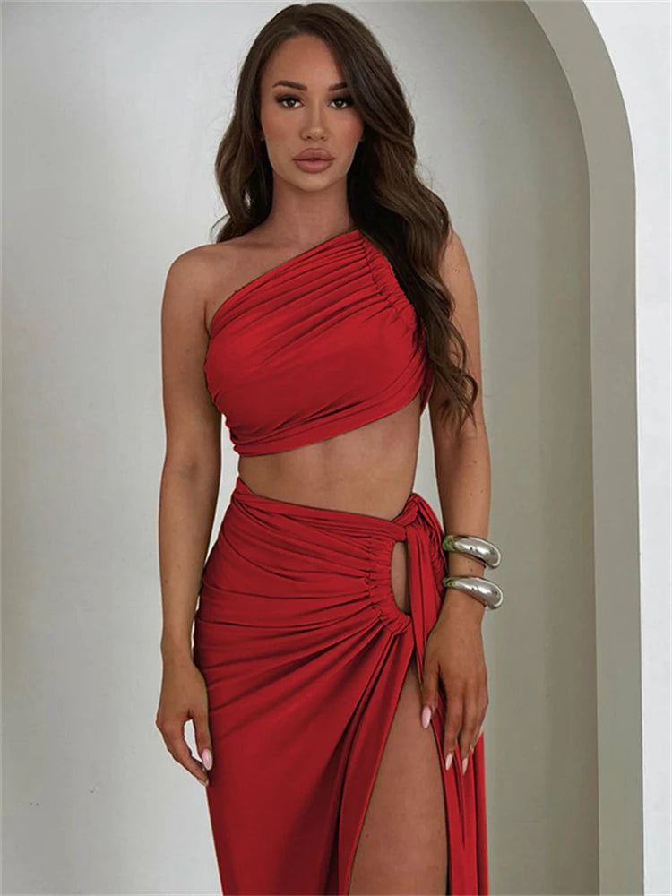 Ensemble femme: top dos nu rouge drapé asymétrique et jupe longue fendue à nouer