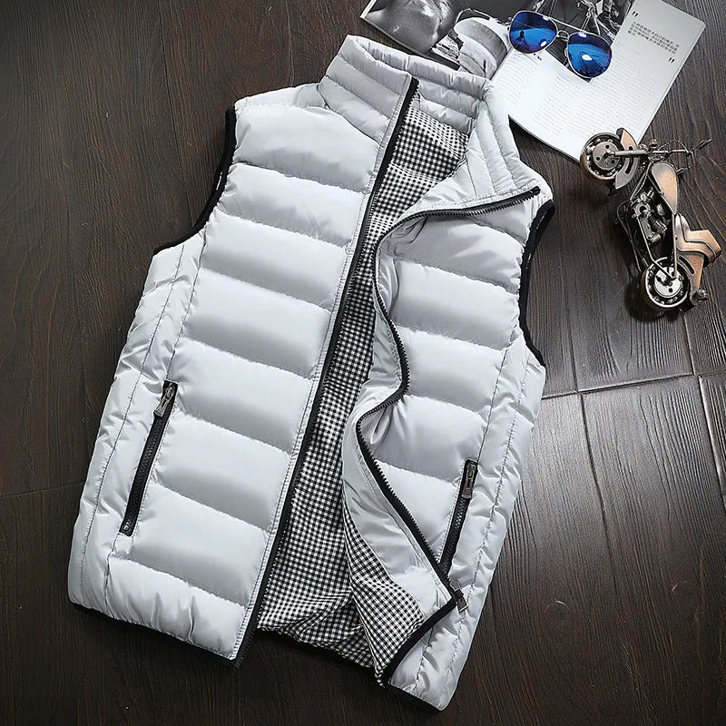Gilet matelassé sans manches clair, zip central noir et doublure intérieure à carreaux