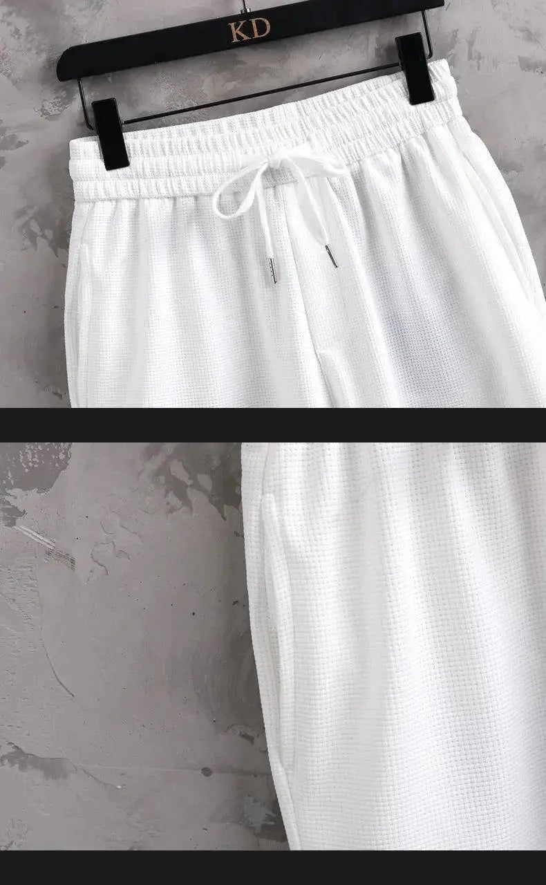 Short blanc à taille élastique et cordon noué