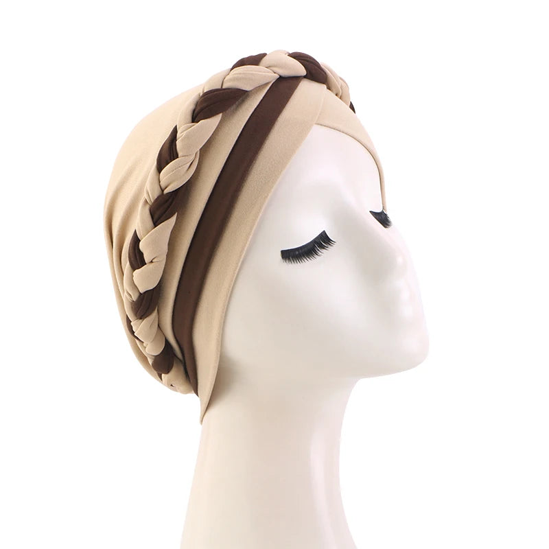 Foulard turban tressé beige et brun, rayures contrastées et tresse tordue sur le dessus