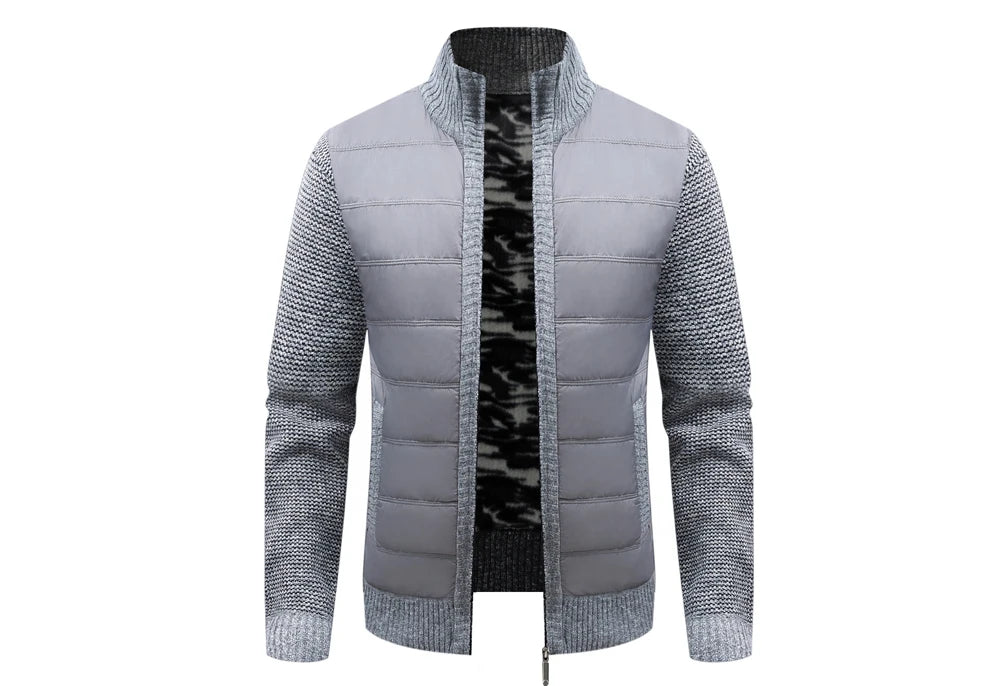 Cardigan zippé homme gris clair : empiècements matelassés, col montant côtelé, vue avant.