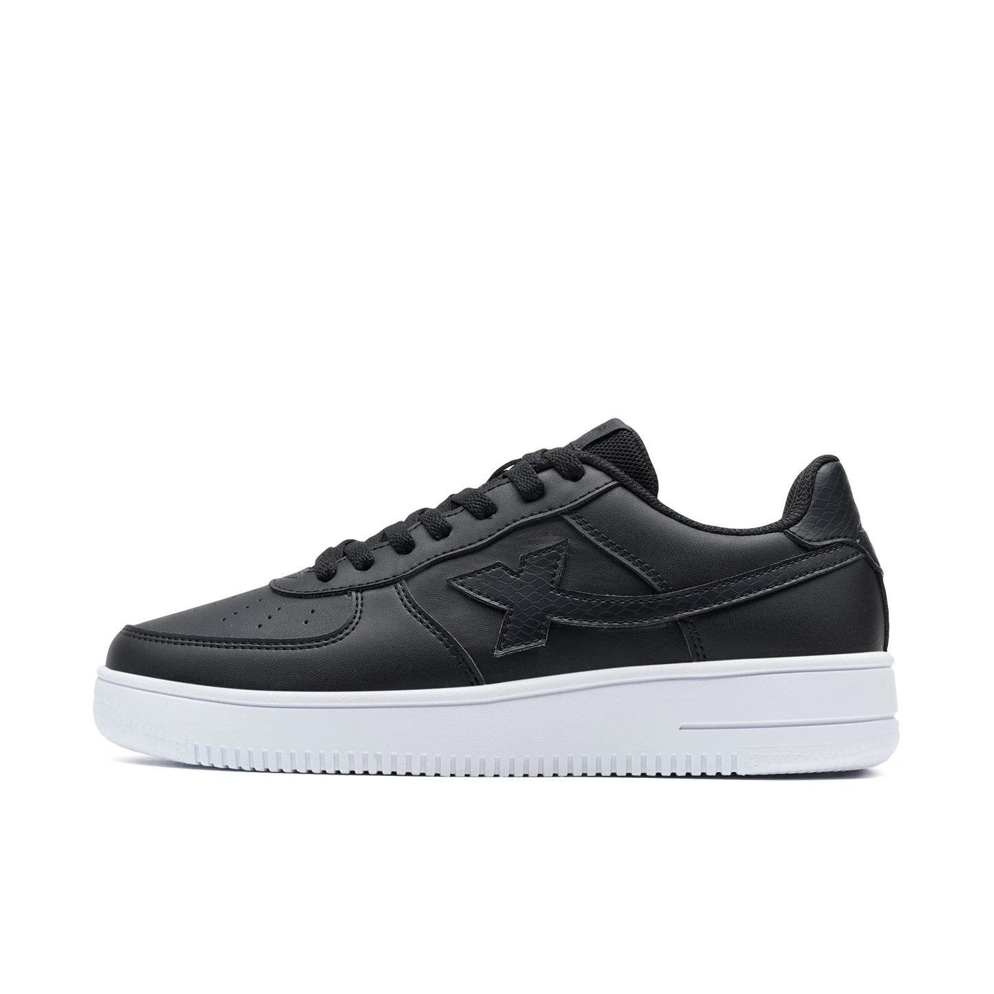 Chaussure de skate Xtep noire, lacets, logo étoile, semelle épaisse blanche