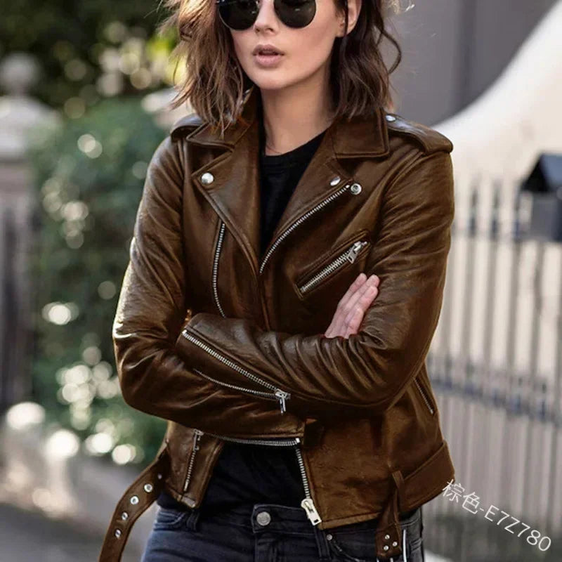 "Un blouson en cuir intemporel, pour une allure à la fois raffinée et audacieuse.
