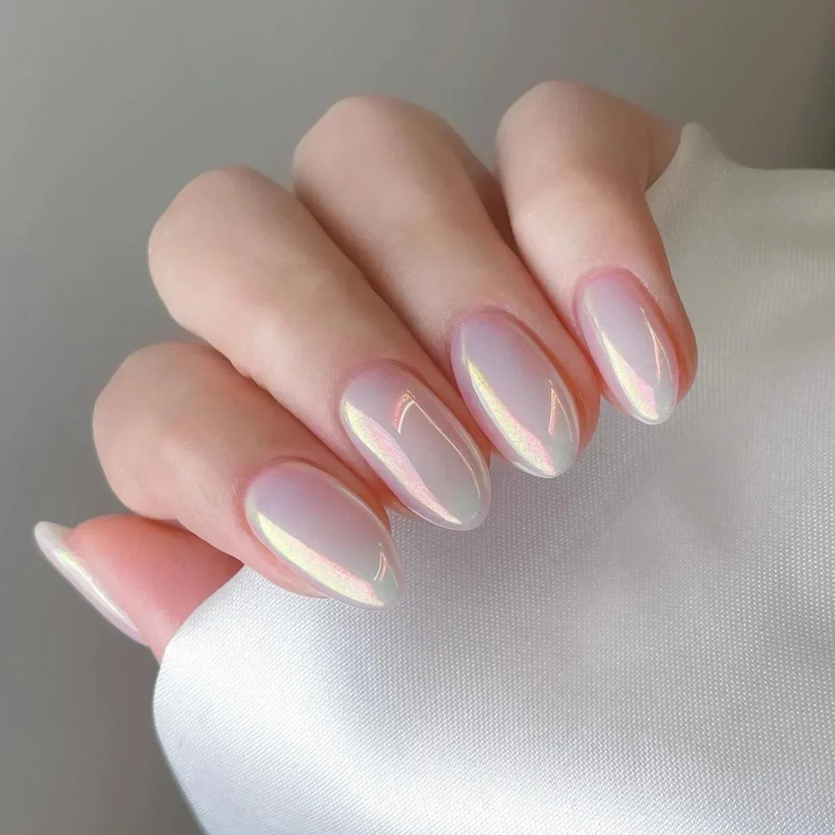 Faux ongles pointus , Aurora noir, blanc, nacré, brillant