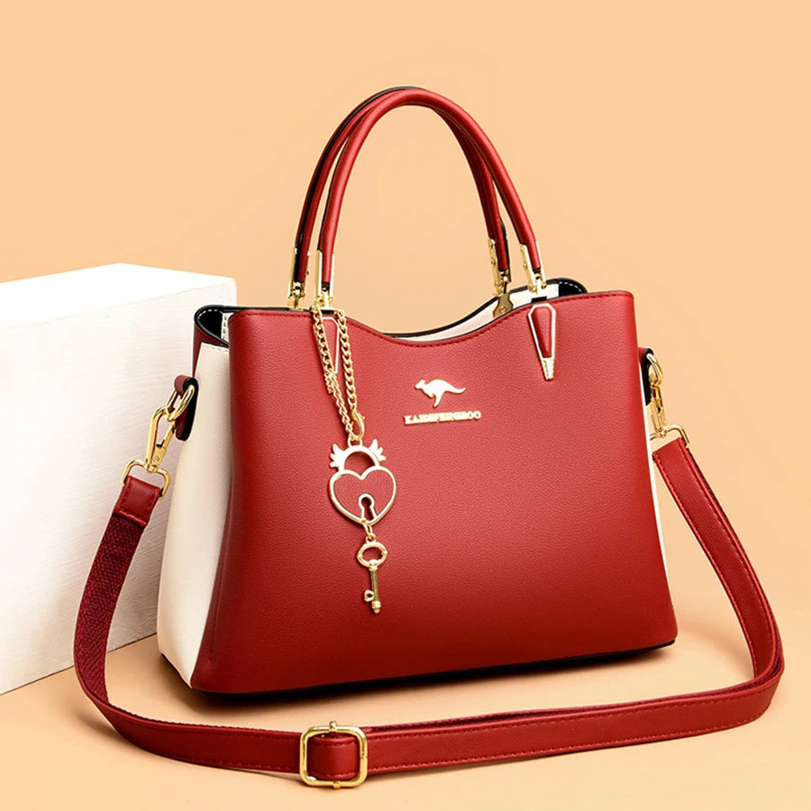 Sac à main fourre-tout rouge avec breloque cœur/verrou dorée et bandoulière
