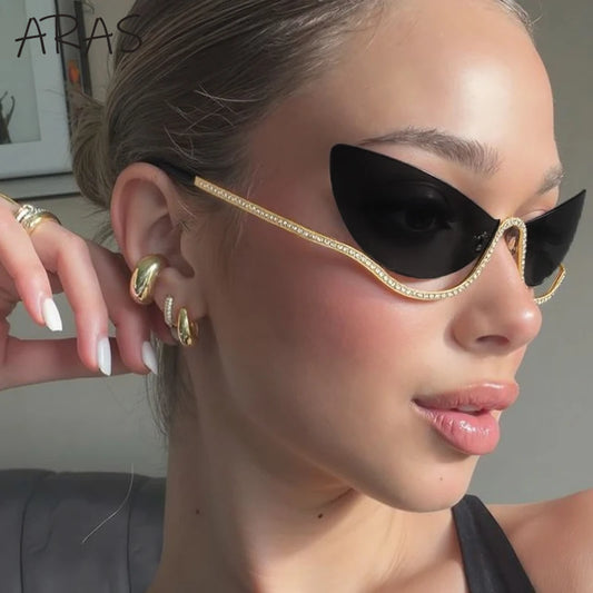 Lunettes de Soleil Cat Eye Strass - Parfaites avec Robe Cuir & Blazer Élégant | Studio Femme