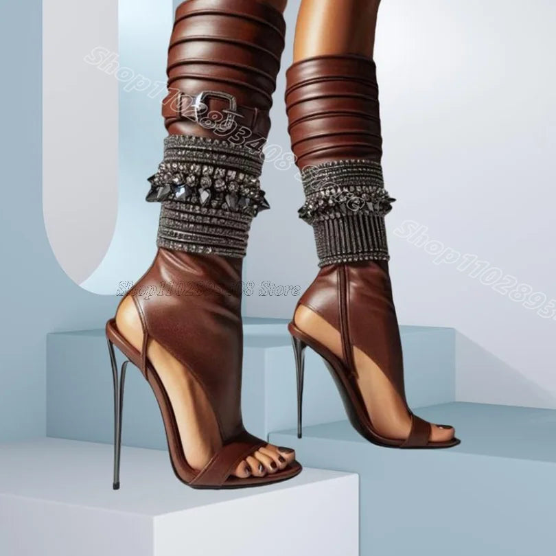bottes a talon éguilles en cuir  détails clouté luxe