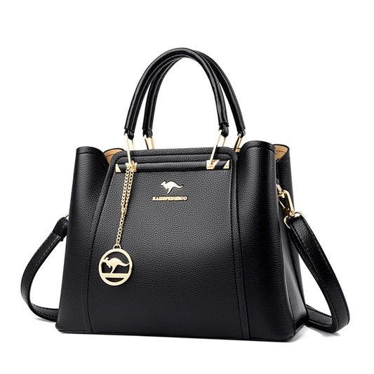 Sac à bandoulière en faux cuir noir avec anses rigides, bandoulière et pendentif anneau doré
