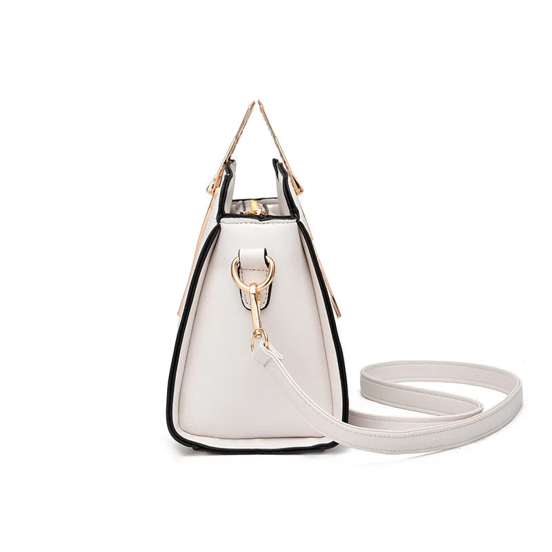 Mini sac à main blanc cassé avec fermeture centrale et bandoulière, intérieur visible
