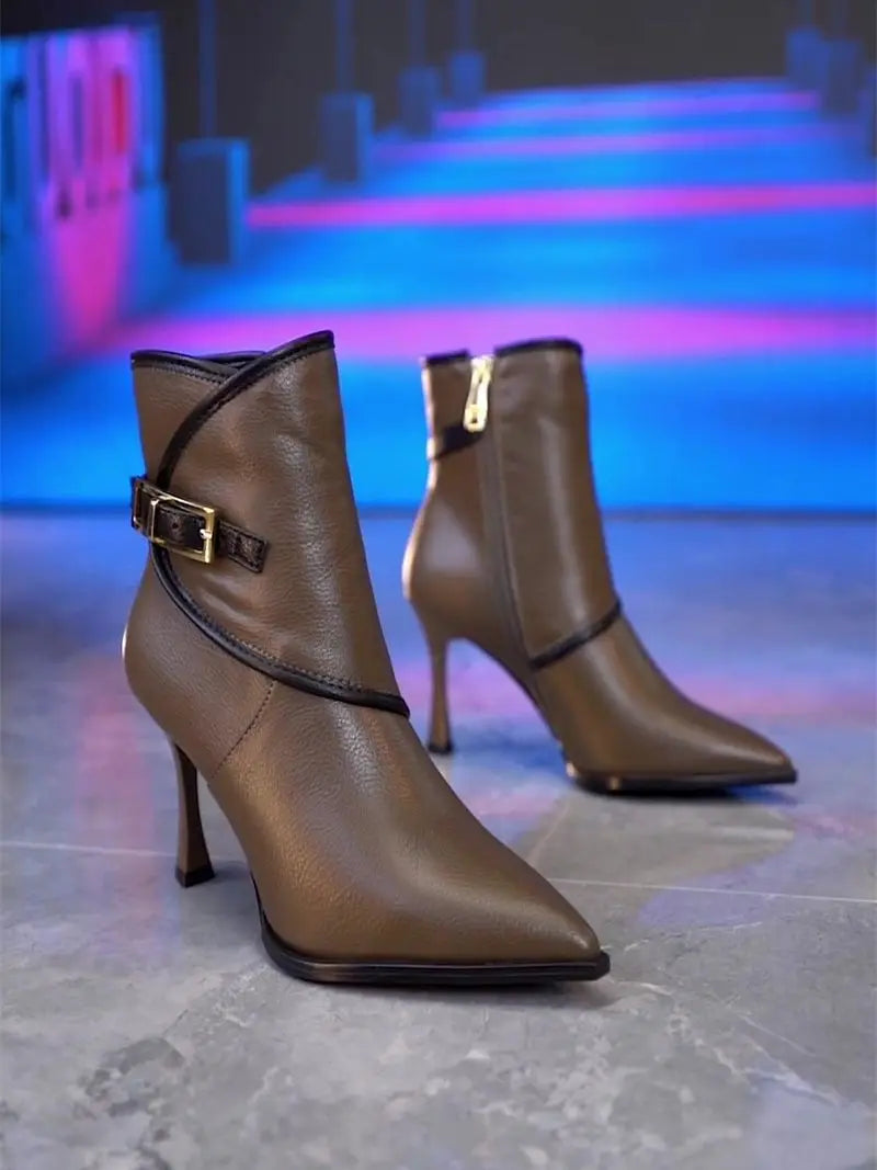 Bottines femme à talons hauts marron, tige mi-haute, bride à boucle dorée
