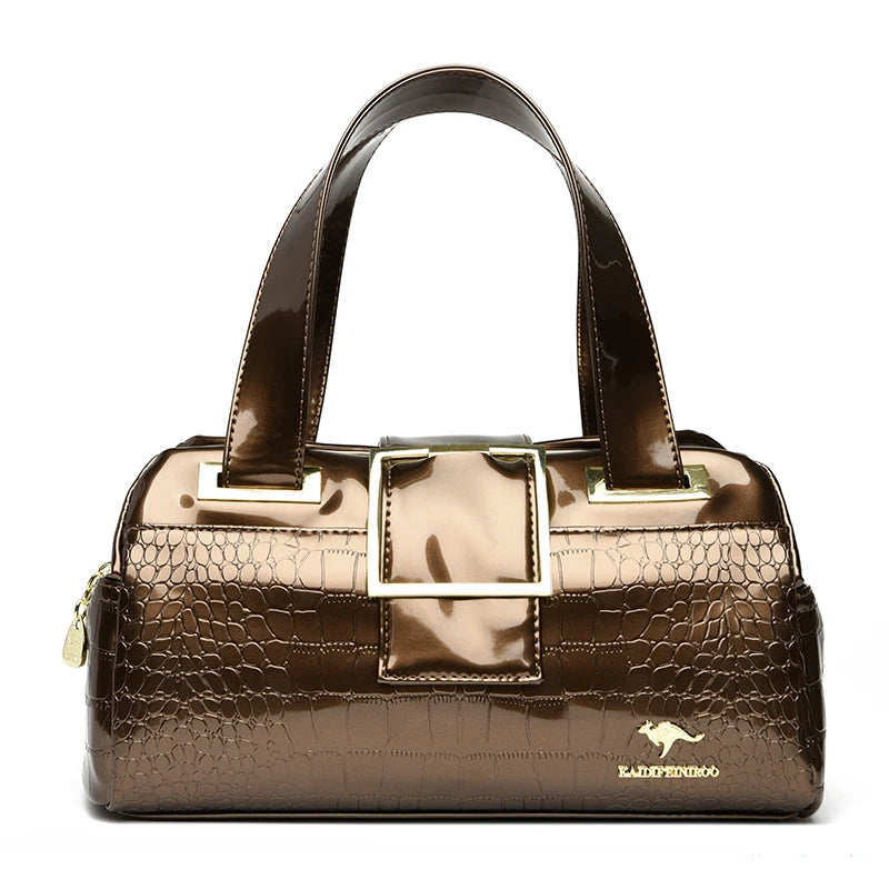 Sac à main en cuir verni effet croco doré, poignées et fermoir rectangulaire doré
