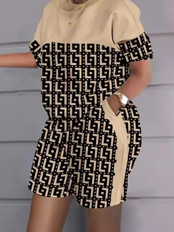 Ensemble deux pièces femme : t-shirt col rond beige et short à motif géométrique noir