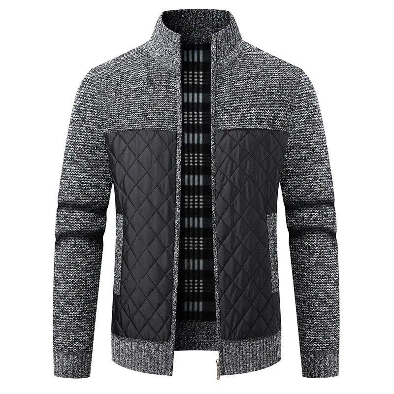 Cardigan zippé homme gris chiné : empiècements matelassés noirs, col montant, vue avant.