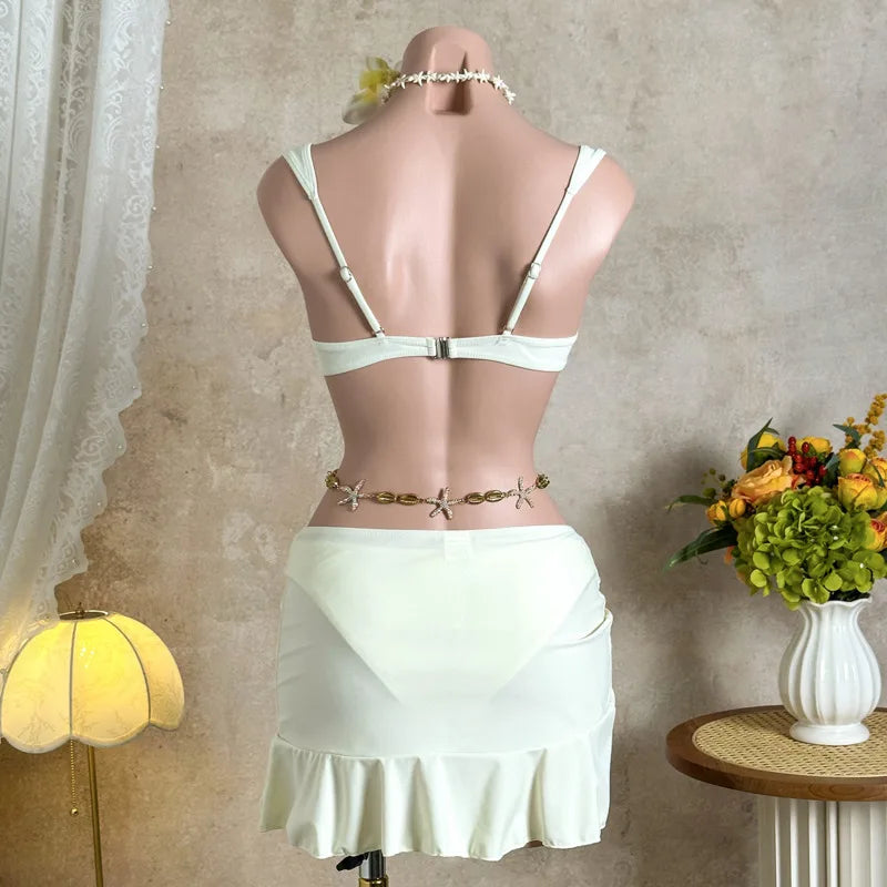 Ensemble bikini ivoire vue arrière : haut à bretelles fines, jupe volant, fermeture centrale