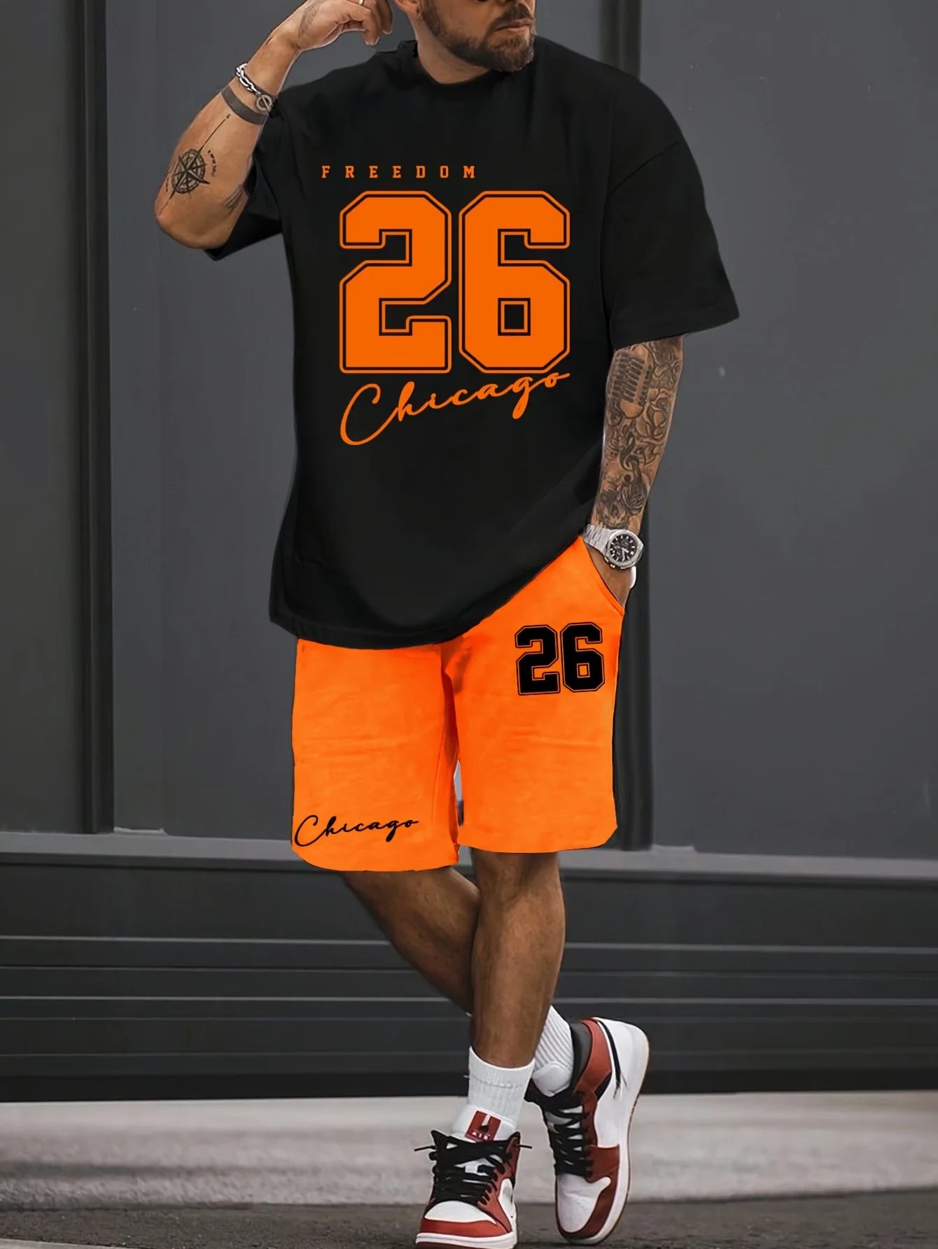 Ensemble t-shirt noir et short orange homme, imprimé 26 sur le t-shirt