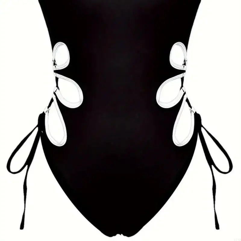Maillot une pièce noir avec découpes et nœuds pendants sur les côtés, vue de dos.