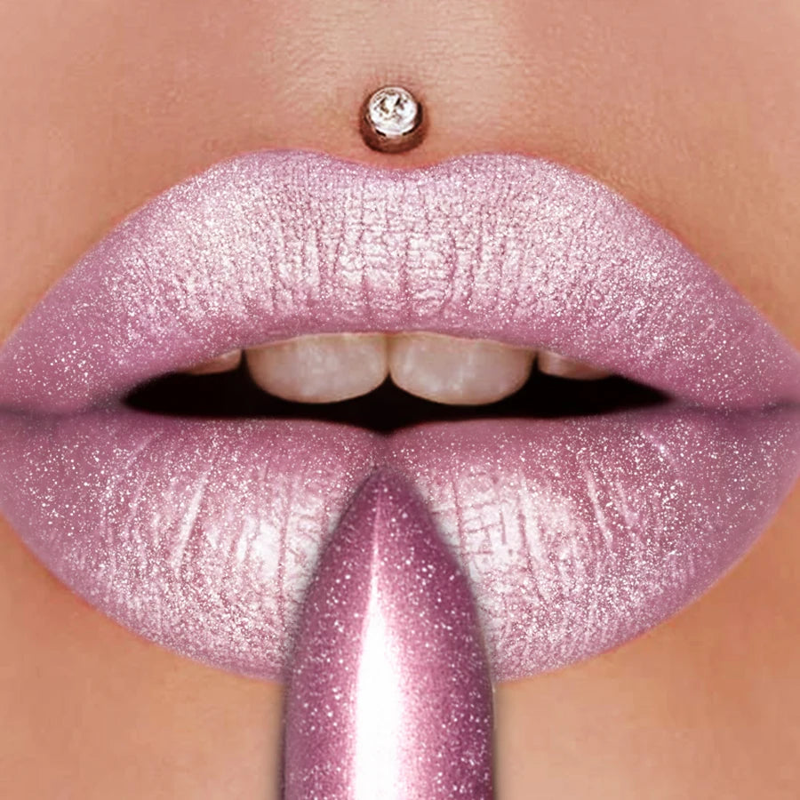 Lèvres rose clair nacré à paillettes, rendu scintillant sur toute la bouche