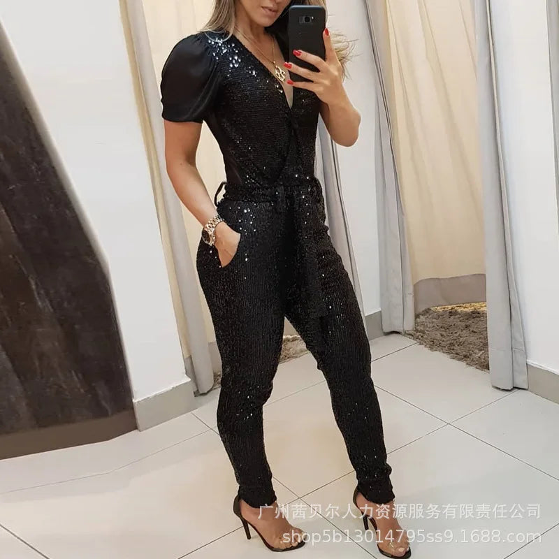 Combinaison noire à paillettes, décolleté V, manches courtes, taille haute