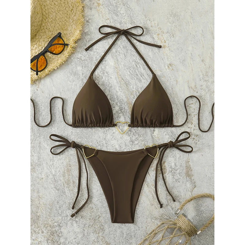 Ensemble maillot de bain marron foncé, haut triangle et micro-slip à liens décoratifs