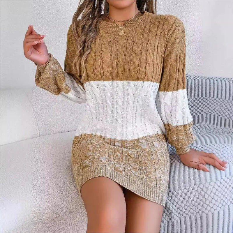 Robe pull femme bicolore beige et blanc, maille torsadée, col carré, manches longues