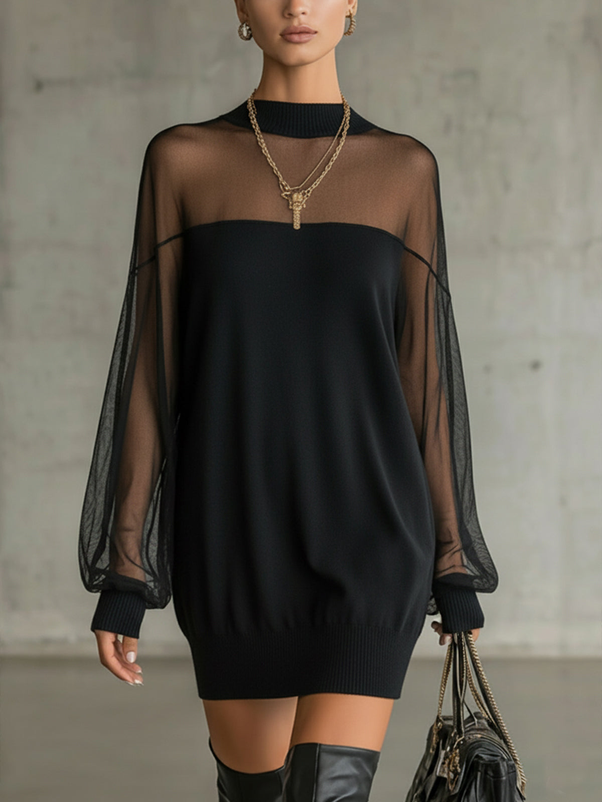 Robe mi-longue noire en mesh sur le haut, manches longues, coupe droite