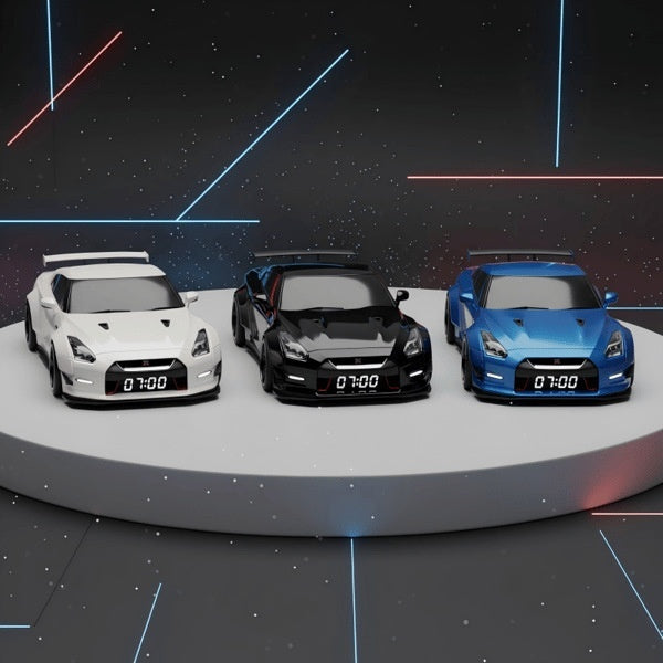 Trois réveils voitures supercar sur socle, écrans 07:00 blanc, noir, bleu