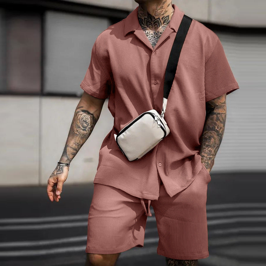 Ensemble polo manches courtes et short rosé, col boutonné et tissu côtelé