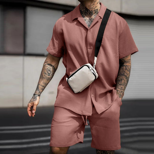 Ensemble polo manches courtes et short rosé, col boutonné et tissu côtelé