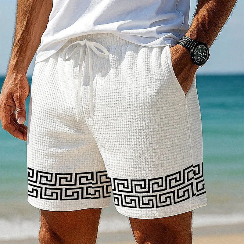 Short homme nid d’abeille blanc avec bordure grecque noire au bas.