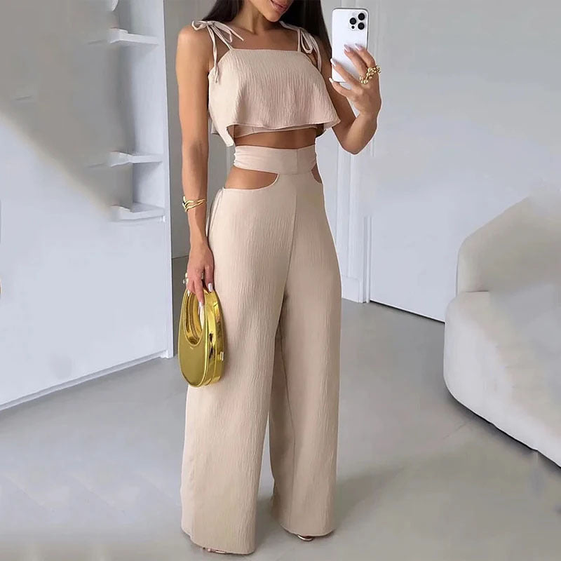 Ensemble beige : top à bretelles nouées et pantalon à taille découpée