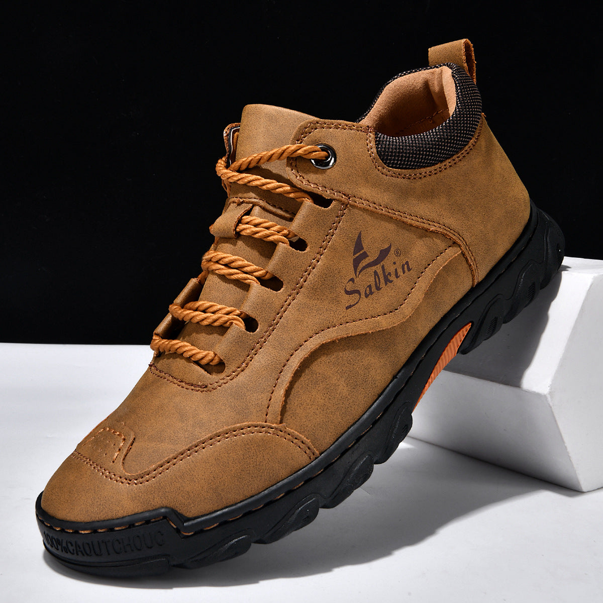 Chaussures plates à lacets bout rond marron camel, semelle noire et surpiqûres apparentes